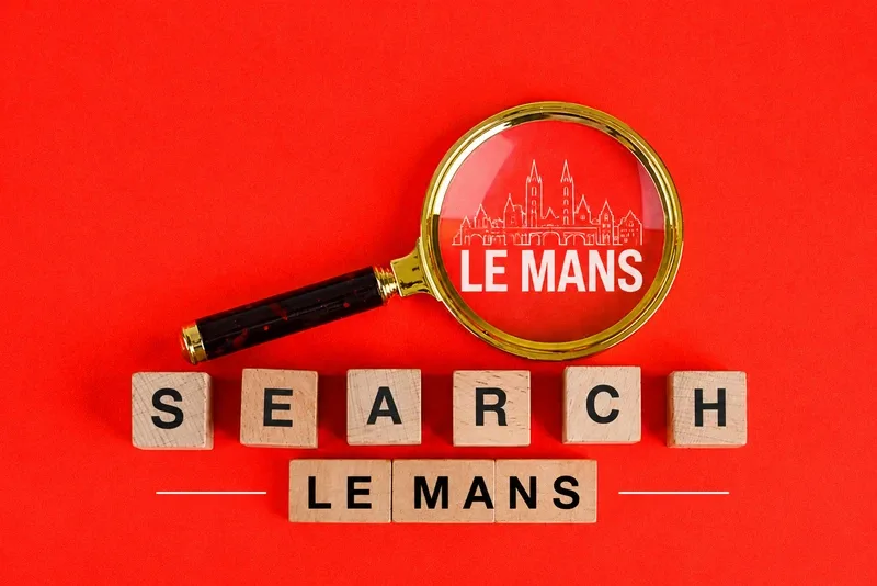 Loupe illustrant la recherche Google pour le référencement SEO local au Mans en Sarthe.