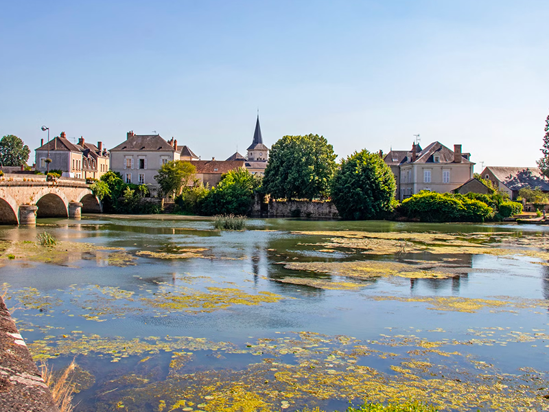 La Flèche rivière Loir pont paysage urbain Sarthe