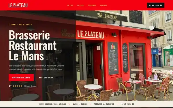 Page d'accueil du site Le Plateau : devanture rouge de la brasserie avec terrasse, titre Brasserie Restaurant Le Mans, rue Hauréau