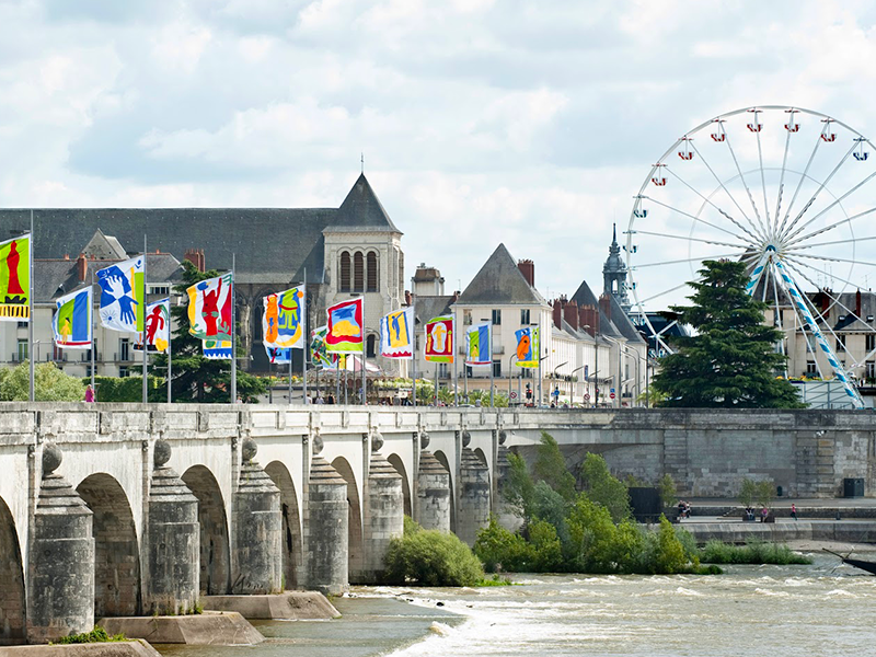 Tours pont Wilson Loire grande roue centre-ville paysage